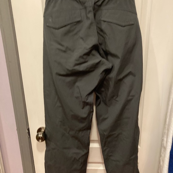 Lululemon mens Water and wind resistant pant with side zippers - Picture 5 of 7